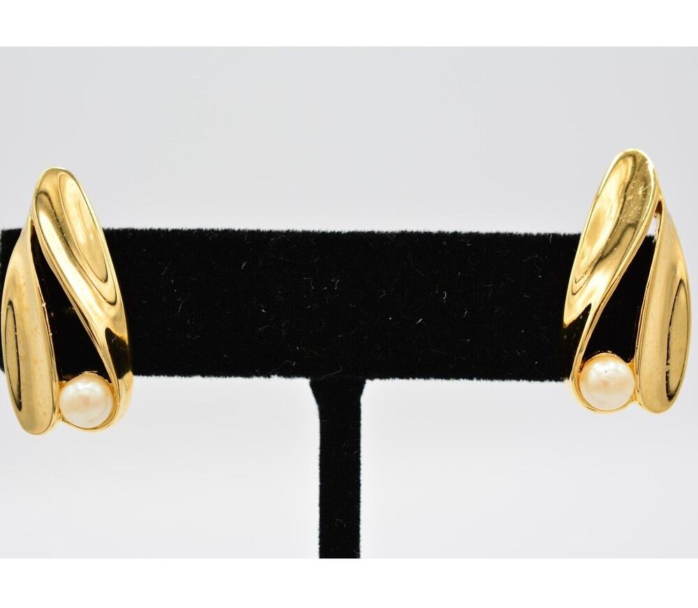 Crown Trifari Vintage Clip On Earrings Leaf Faux Pearl Gold Tone Signed BinAA